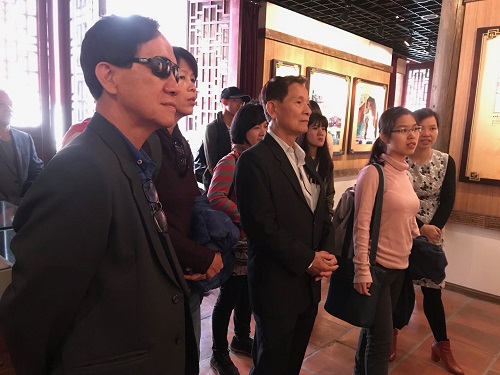 访问团参观揭阳学宫（孔庙）