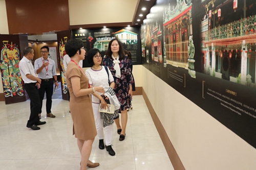参观韩江华人文化馆