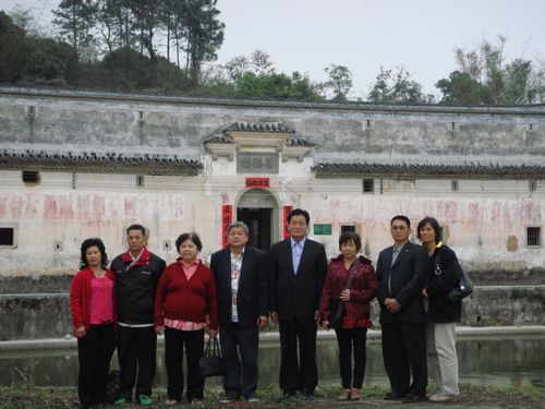 欧阳丁清先生一行在碧滟楼合影