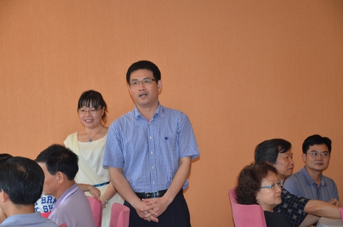 林建光副部长代表省侨联对广东省华侨职业技术学校侨联换届表示祝贺。