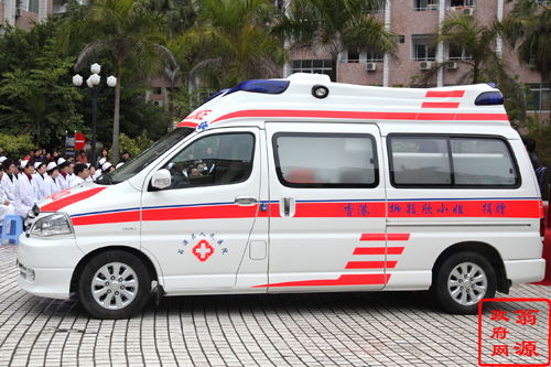 图为所捐赠的救护车。县信息中心 刘卫添 摄