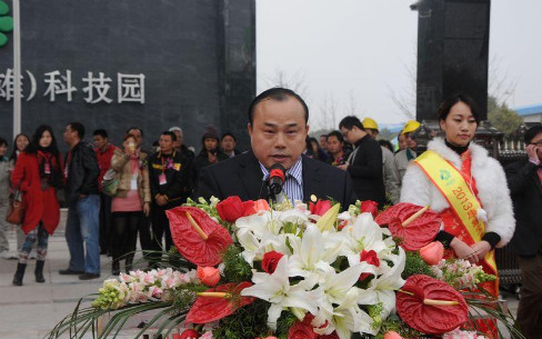 广东省侨联常委、广东国际华商会 副会长、广东侨界十佳青年、广东康绿宝科技实业有限公司董事长顾惠林致辞。