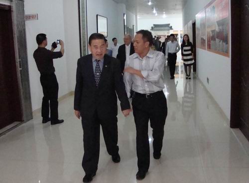 左萧俊杰、右袁奕江