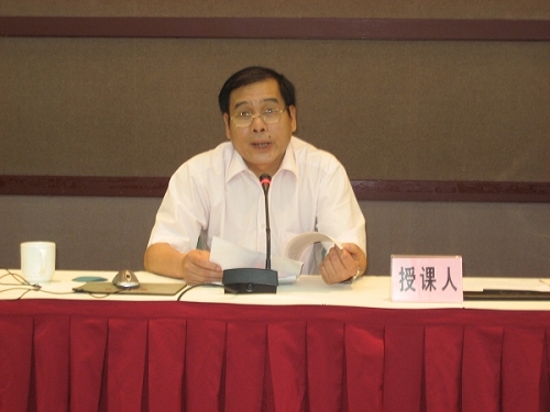 广州市侨联卢启明副主席传达中国侨联文化工作和联络工作会议主要精神