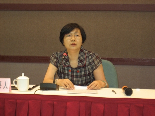 广州市侨联梁瑞冰副主席部署了侨联系统开展“圆梦广州”服务新侨活动的工作