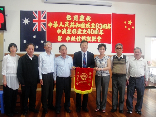 艺术团一行拜访维省柬华联谊会。