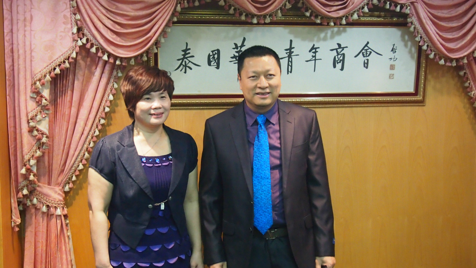 左为潮阳区侨联李毓玲主席，右为泰国华人青年商会李桂雄会长。