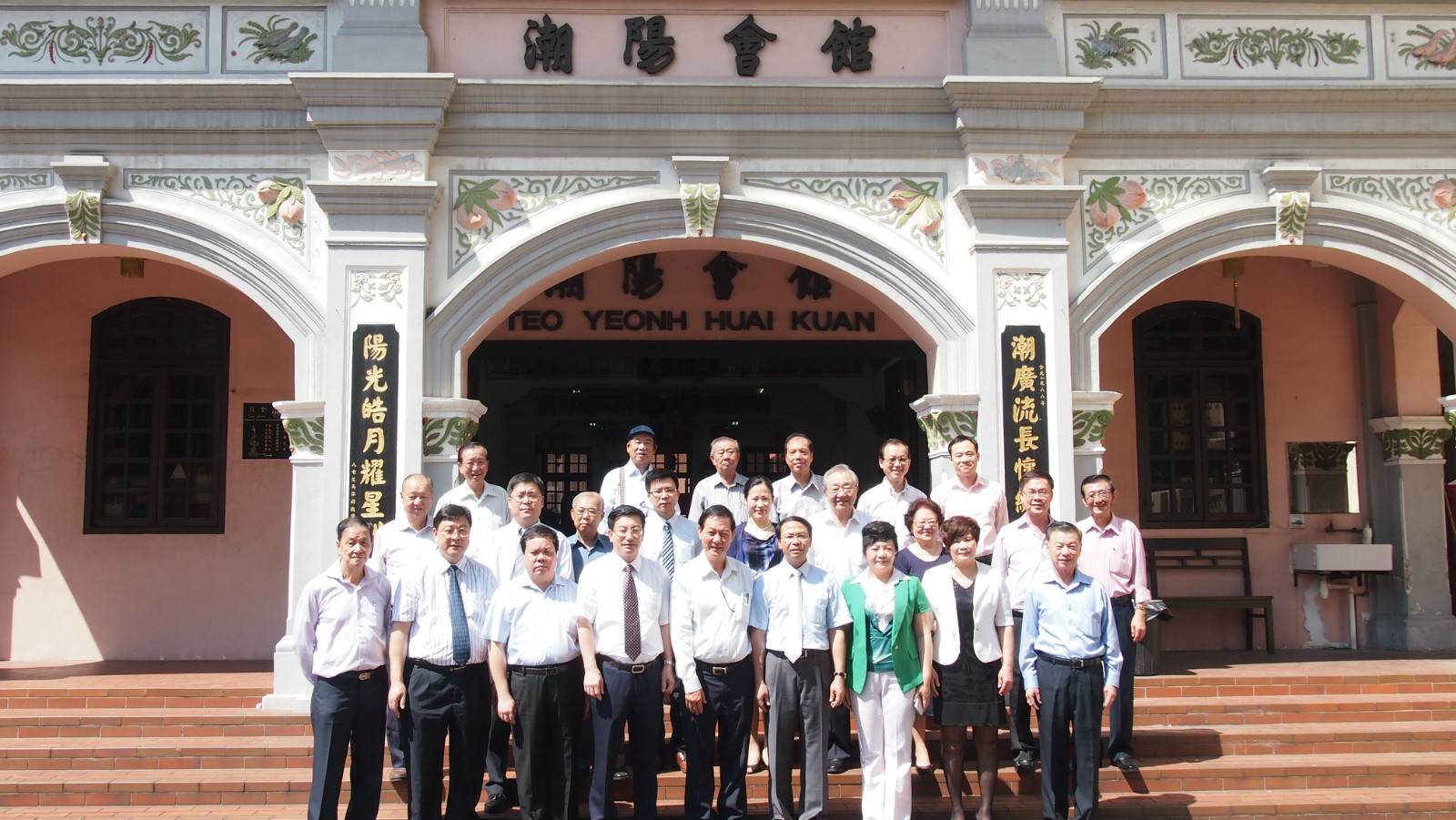 代表团拜访新加坡潮阳会馆。