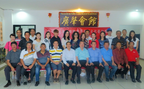 艺术团一行拜访印尼广肇总会万隆会馆