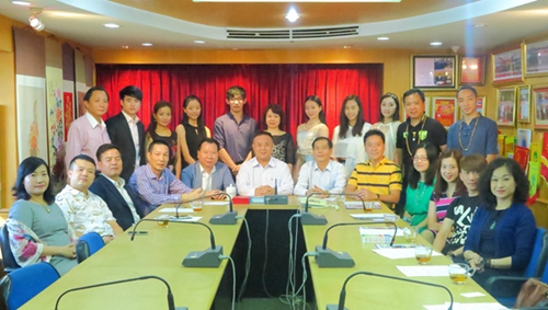 艺术团一行拜访泰国华人青年商会