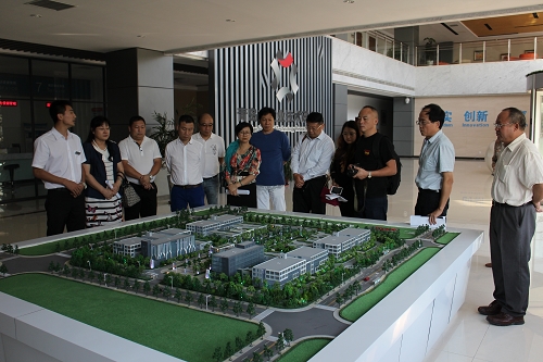 参观青岛市工业技术研究院