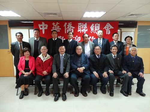 代表团拜访中华侨联总会（前排左四为简汉生理事长，后排左五郑致毅秘书长