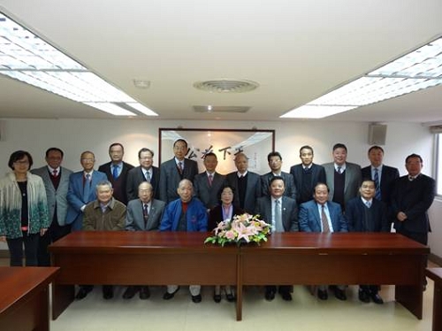 代表团拜访台北广东同乡会（前排左四叶美英理事长）