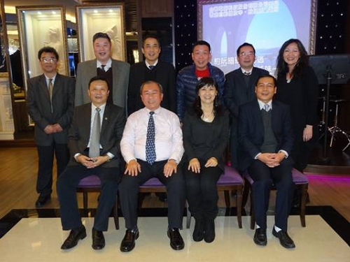 代表团拜访全球华人羽毛球联合会（前排左二吴俊彦会长）