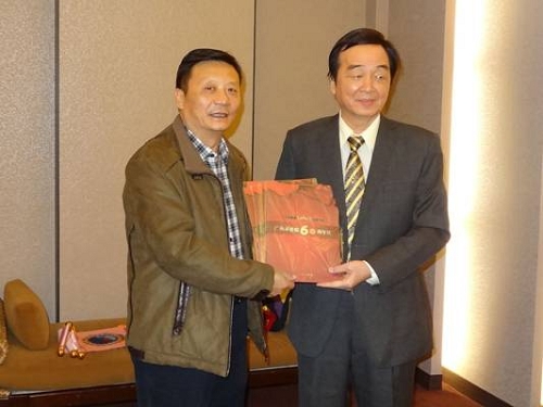 代表团拜访高雄广东同乡会理事长魏国伟先生