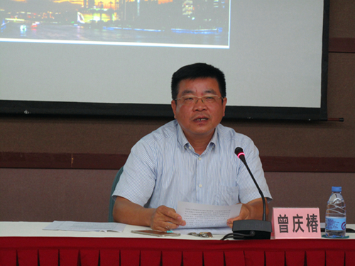 市人民政府外事办公室曾庆椿副主任授课