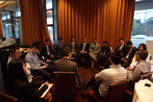 代表团与澳洲悉尼企业家举办经济交流会。