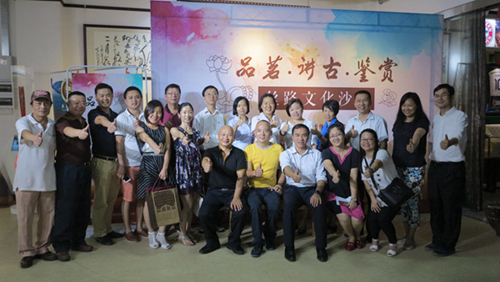 活动结束后，部分人员合影