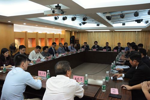 交流座谈会。