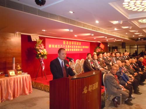 副县长温振鹏致词