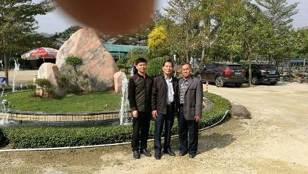 上图正中是郑炳山先生，右是揭东侨联主席袁奕江。