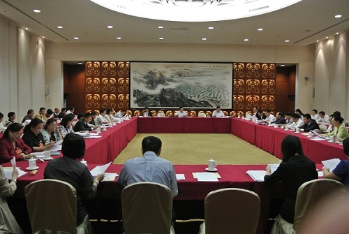 广东省第十次侨代会第一小组讨论会现场