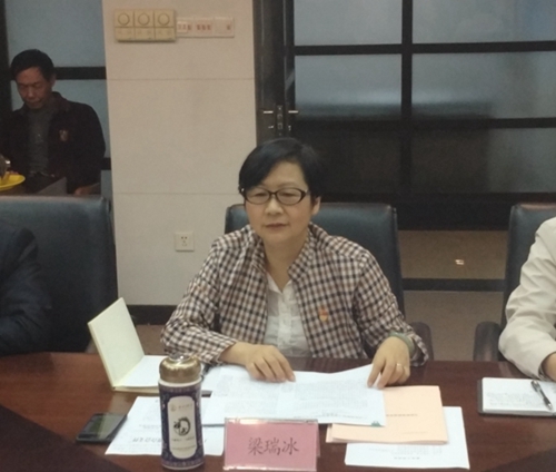 梁瑞冰主席汇报侨联工作主要情况 