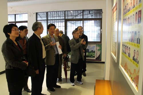 参观开平市侨联开平市侨情展览室。