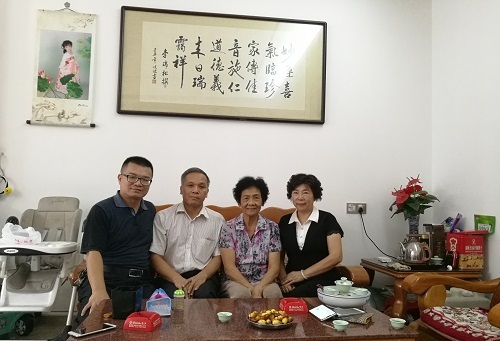 左起1镇侨联主度许映鹏，2袁奕江，3陈妙珍：