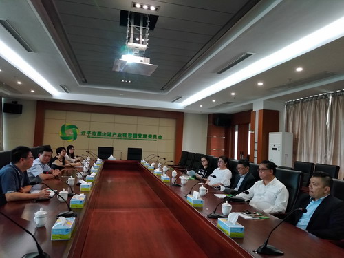 到访翠山湖管委会，了解投资环境。