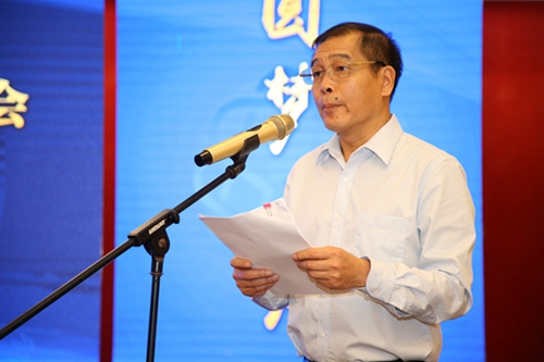 广州市侨联副主席卢启明主持研讨会