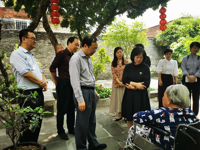 调研冰玉堂_副本.jpg