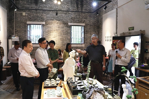 左志强部长考察“花山小镇”