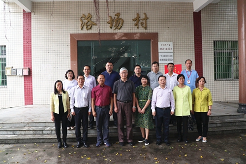 左志强部长与参与调研人员合影