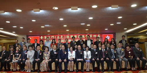出席活动的领导嘉宾合影。