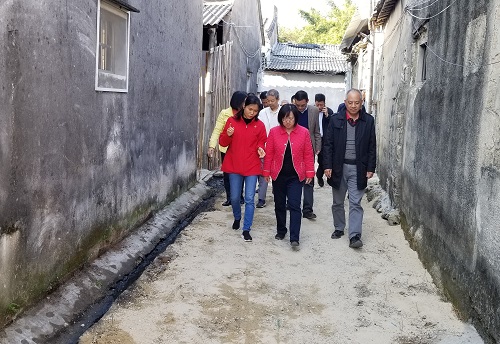 左起：许剑芒、黎静、吴建生