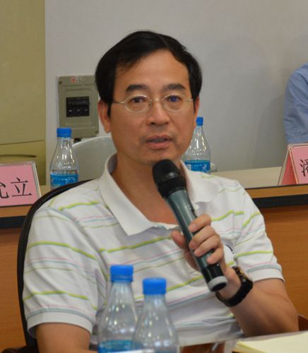 中山市侨联副主席杨彪发言。