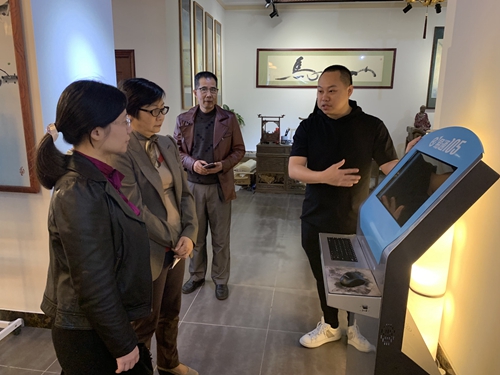 梁瑞冰主席在广州秀丽韩生物科技有限公司了解产品