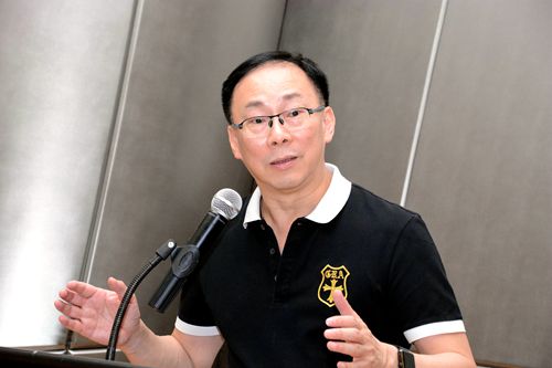 中山市侨联副主席、香港东泰集团主席李君豪发言。