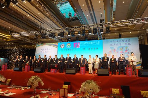 主礼嘉宾为大会主持开幕仪式。