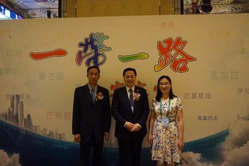 广东省侨联主席程学源、副主席戴文威，中山市侨联副研员郑雪英，中山市侨联顾问、澳门神湾同乡会会长梁冠峰等在活动上合影。