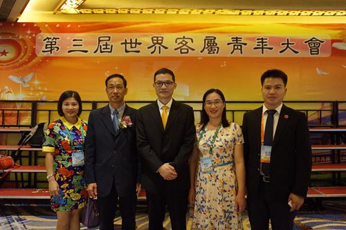 广东省侨联主席程学源、副主席戴文威，中山市侨联副研员郑雪英，中山市侨联顾问、澳门神湾同乡会会长梁冠峰等在活动上合影。
