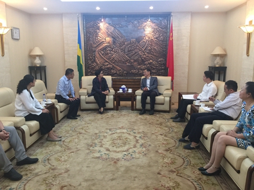 梁瑞冰一行拜访我国驻卢旺达大使馆