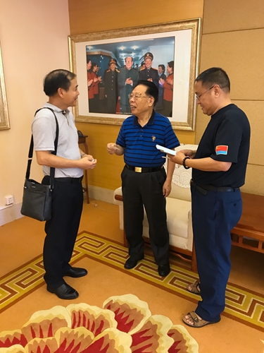 宾主交谈现场