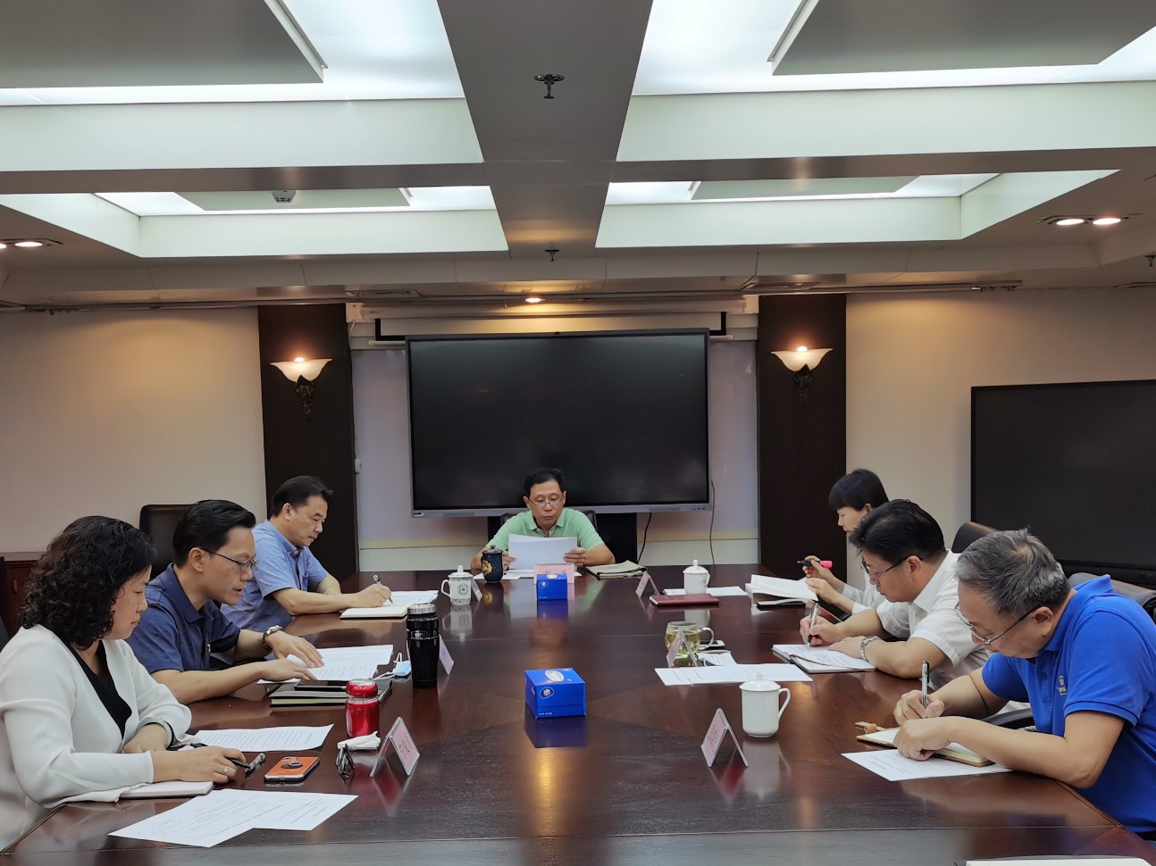 广州市侨联党组召开全面从严治党专题工作会议  .jpg