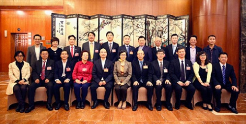广州市侨联领导会见经市侨联推荐，列席广州市第十五届人民代表大会第一次会议、中国人民政治协商会议第十三届广州市委员会第一次会议的海外广州籍社团及华侨华人代表。