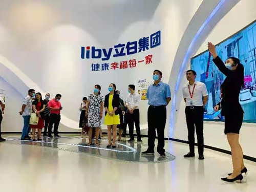 （图：参观立白集团党建展览馆）.jpg