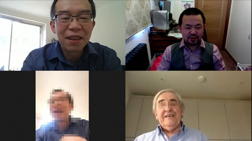 谢明和团队宾峰医生给高龄英国病人麦克网上会诊_副本.jpg