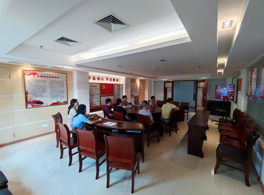 210701 收看庆祝大会.jpg