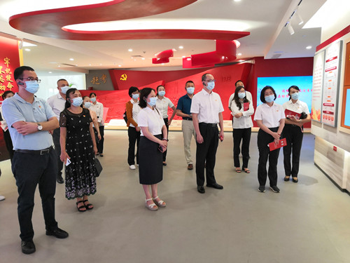 市侨联党员干部参观展览(1).jpg